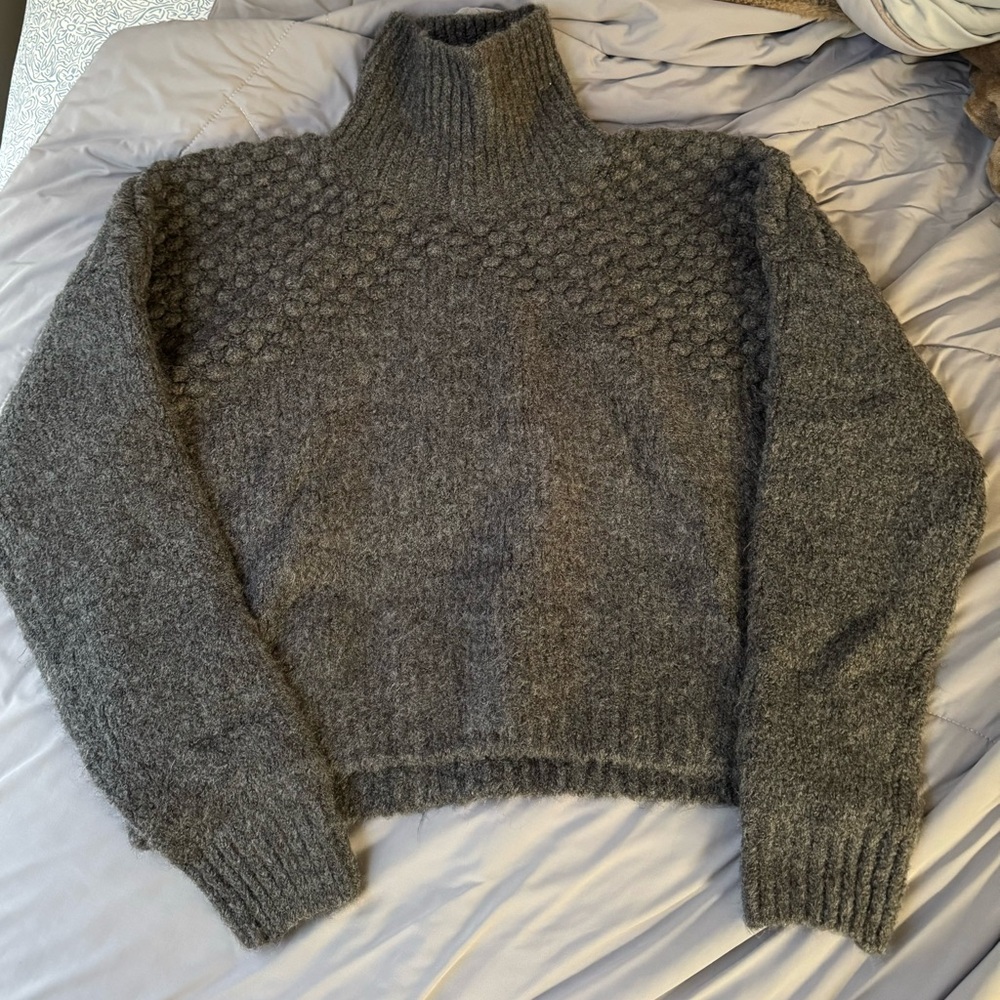 Like new Free People cozy cropped turtleneck sweater, size S